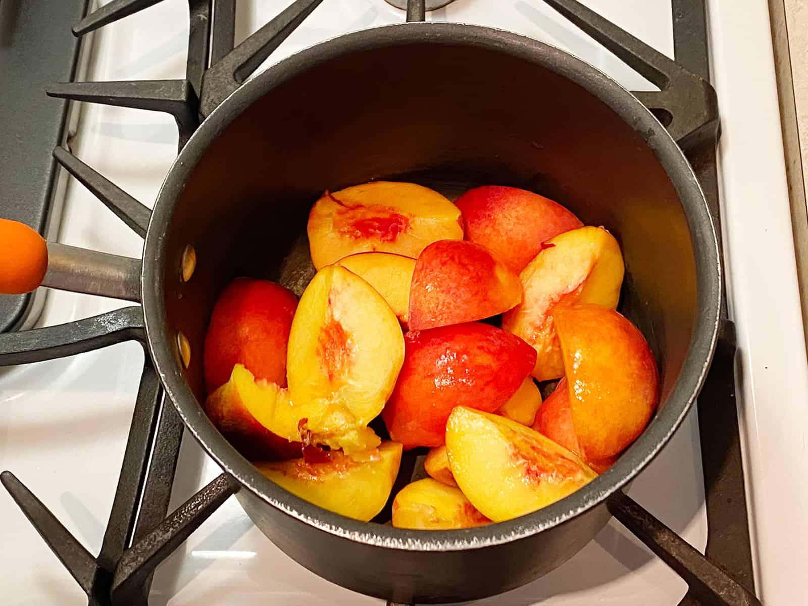 Sliced peaches in a pot