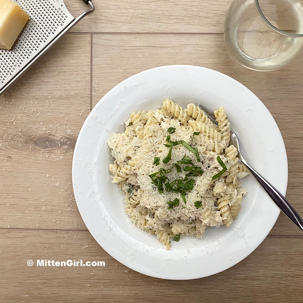 Creamy Chicken Pesto Pasta