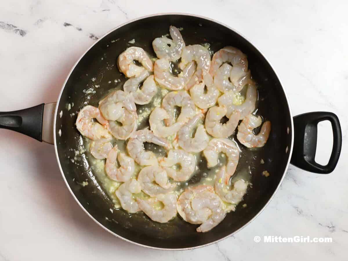 Shrimp in a pan with garlic