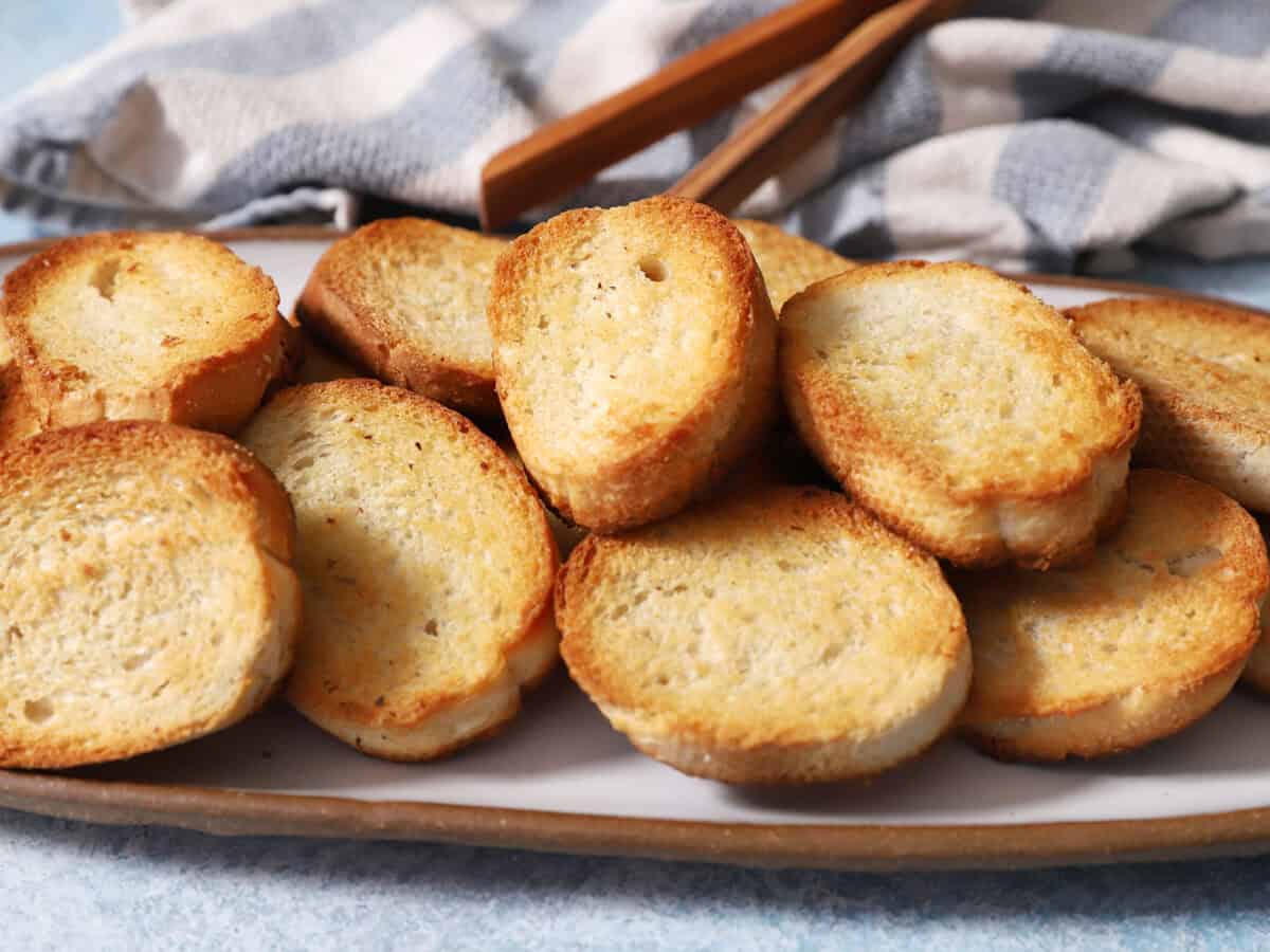 A platter of crostini.