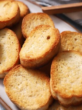 A platter of crostini.