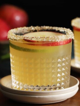 A glass of apple cider margarita.